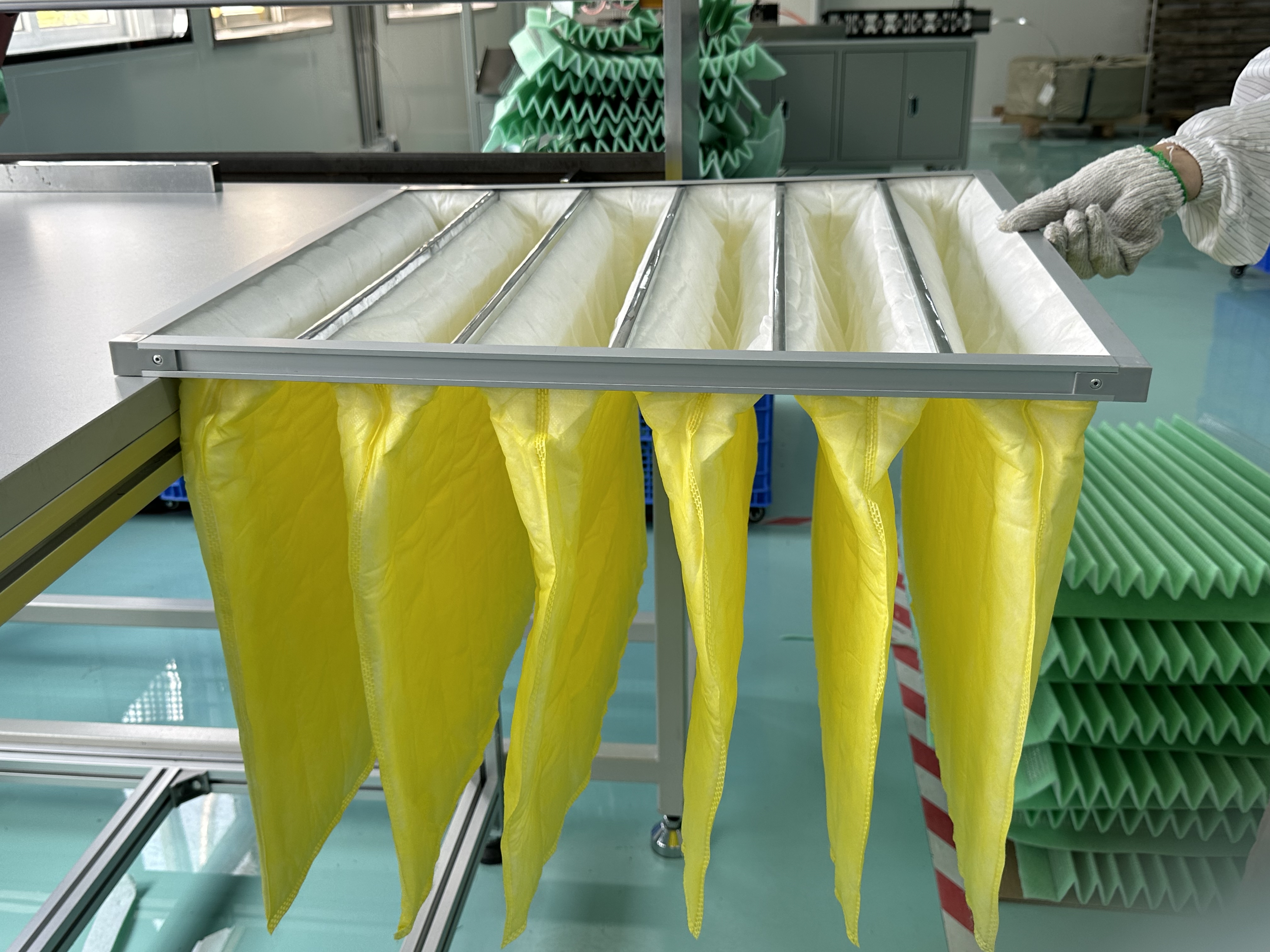 抗菌防护再升级！华锐智造抗菌中效过滤器守护洁净第一道防线