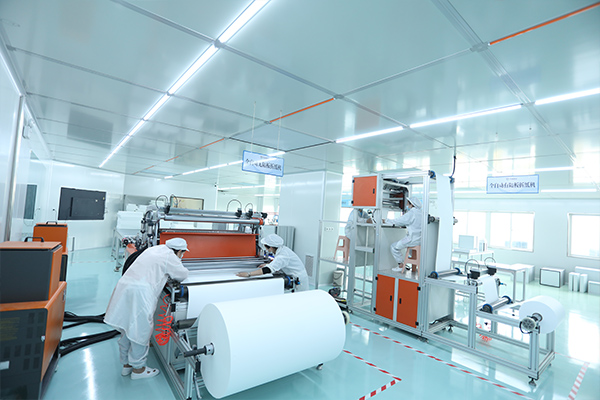 华锐智造自有工厂：中效过滤器定制，兼顾效率与节能